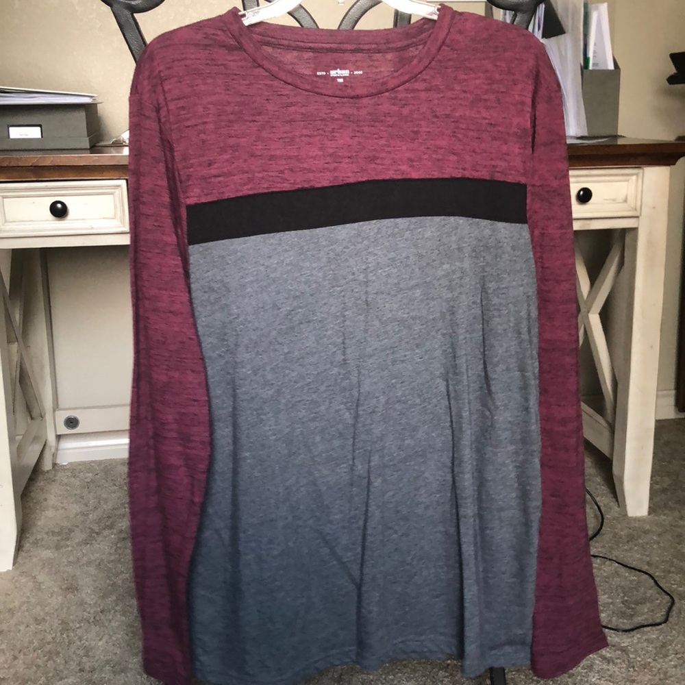 Men’s large Urban Pipline long sleeve shirt.